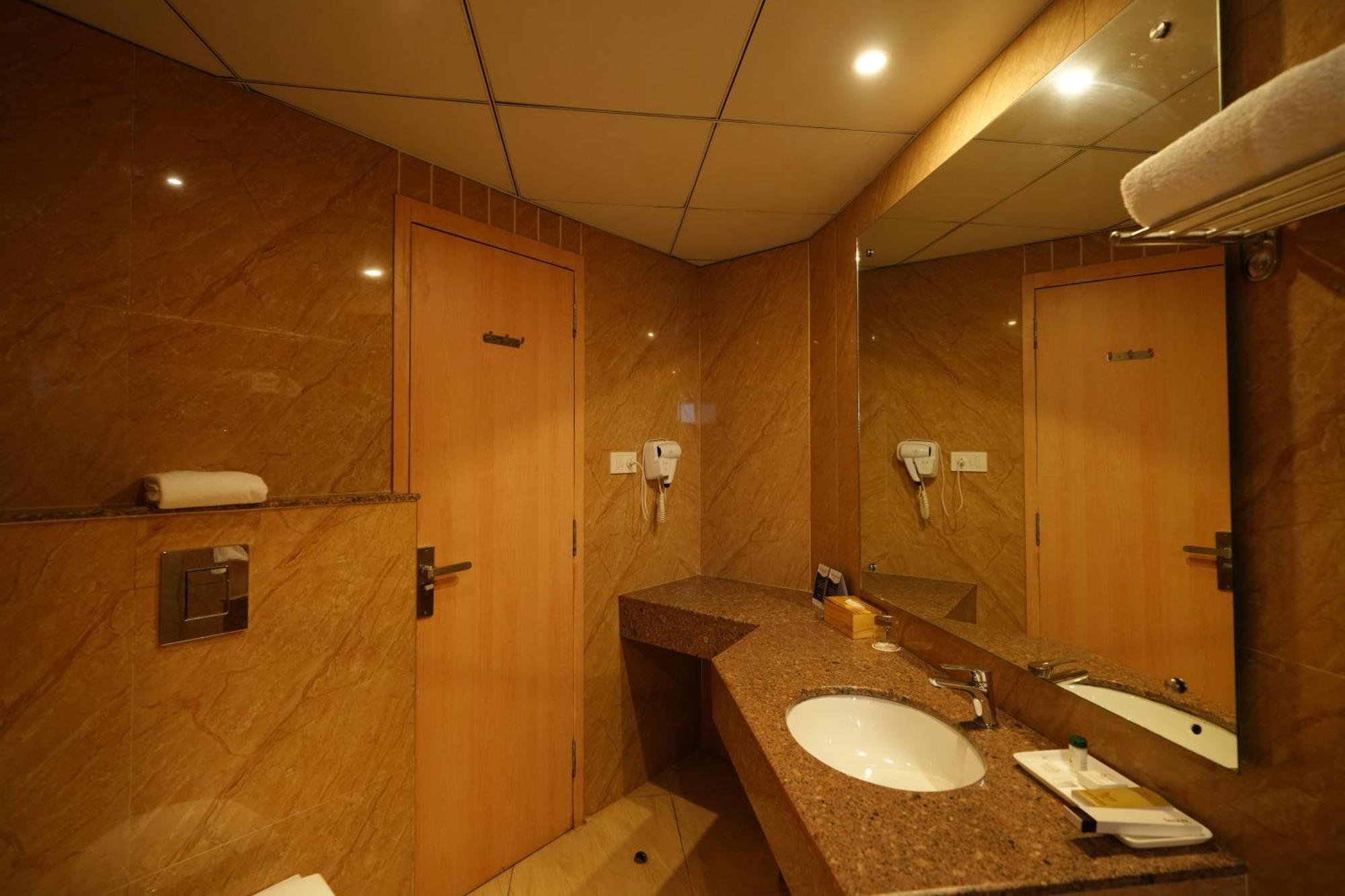 เดอะ บลิส ปาลัมปุระ Hotel ปาแลมปูร์ ภายนอก รูปภาพ
